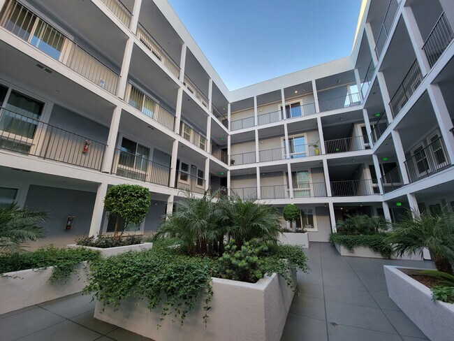 Foto del edificio - 10878 Bloomfield St