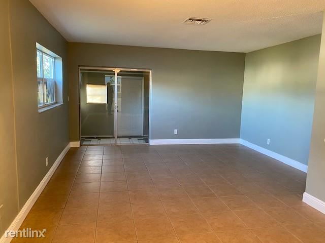 Building Photo - 2 br, 1.5 bath Townhome - 2555 Polk St