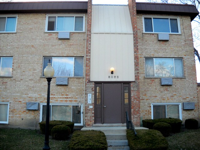 Building Photo - 1850 S Hazel Hill Dr