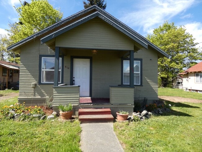 Building Photo - 610 S Cedar St