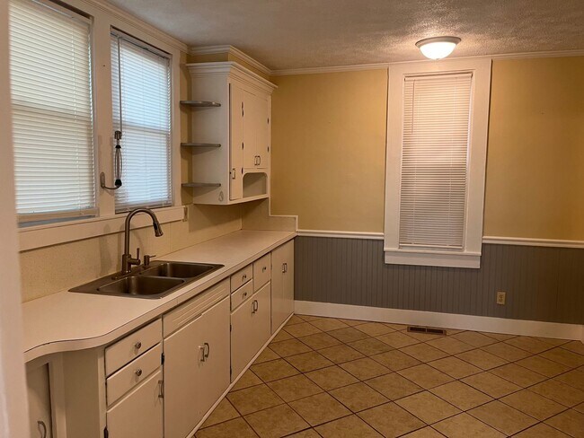 Foto del edificio - DOWNSTAIRS APARTMENT