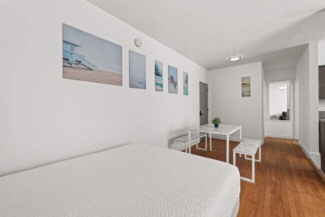 Foto del edificio - 7340 Harding Ave