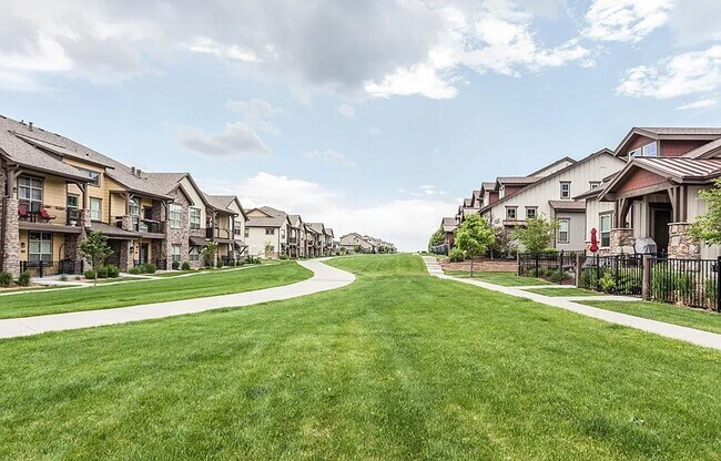Building Photo - Great Townhouse in Windsor
