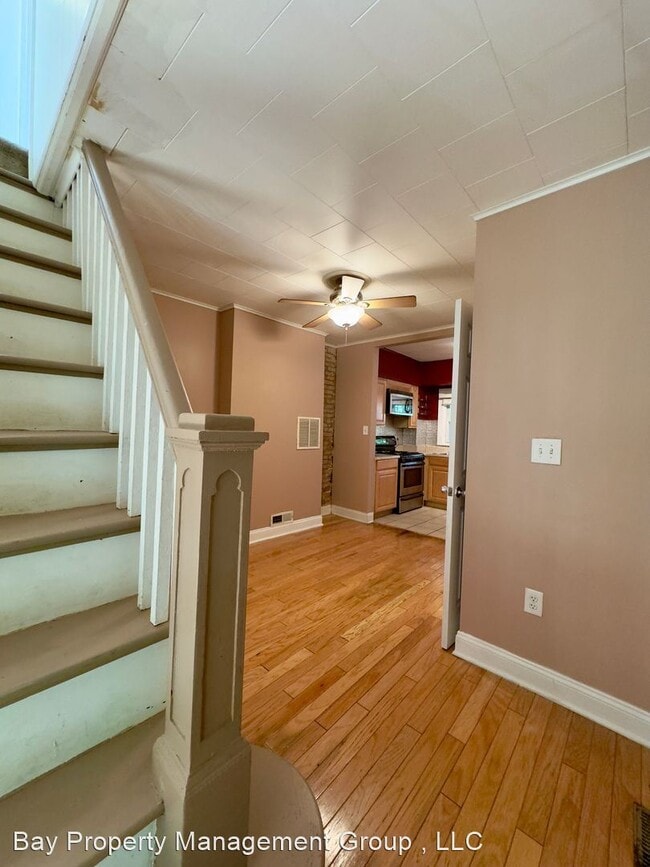 Building Photo - 2 br, 1.5 bath House - 1008 W 41st St