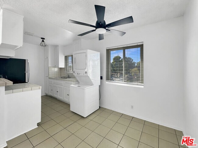 Building Photo - 5113 Roseland St