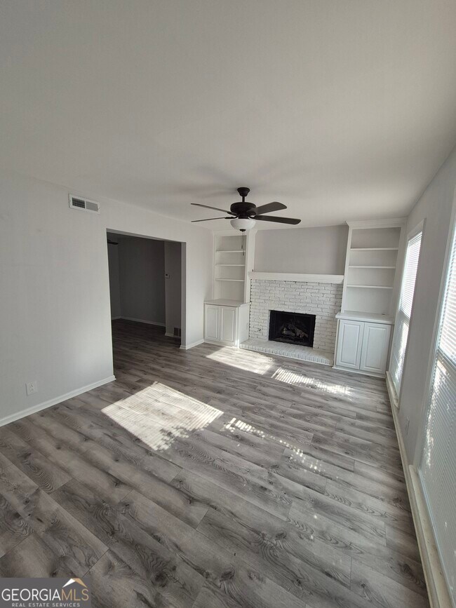 Foto del edificio - 170 Springdale Ct