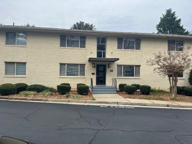 Foto del edificio - 449 Clairemont Ave