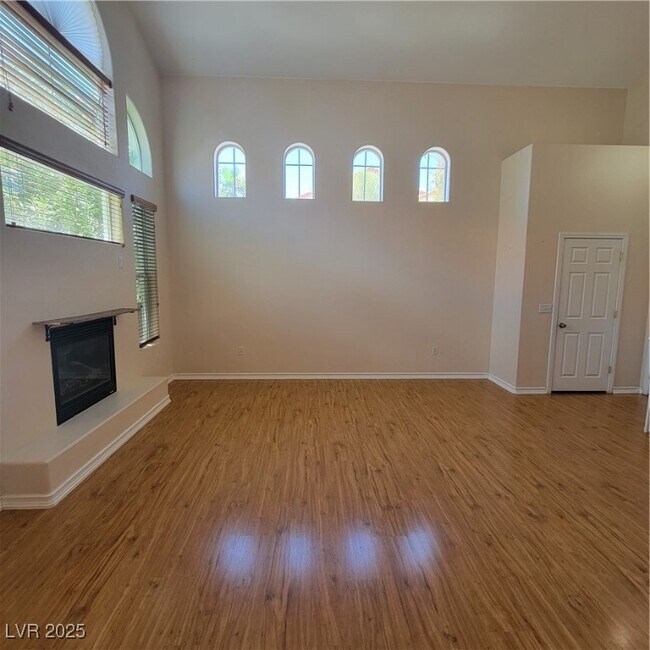 Foto del edificio - 8765 Villa Alex Ave