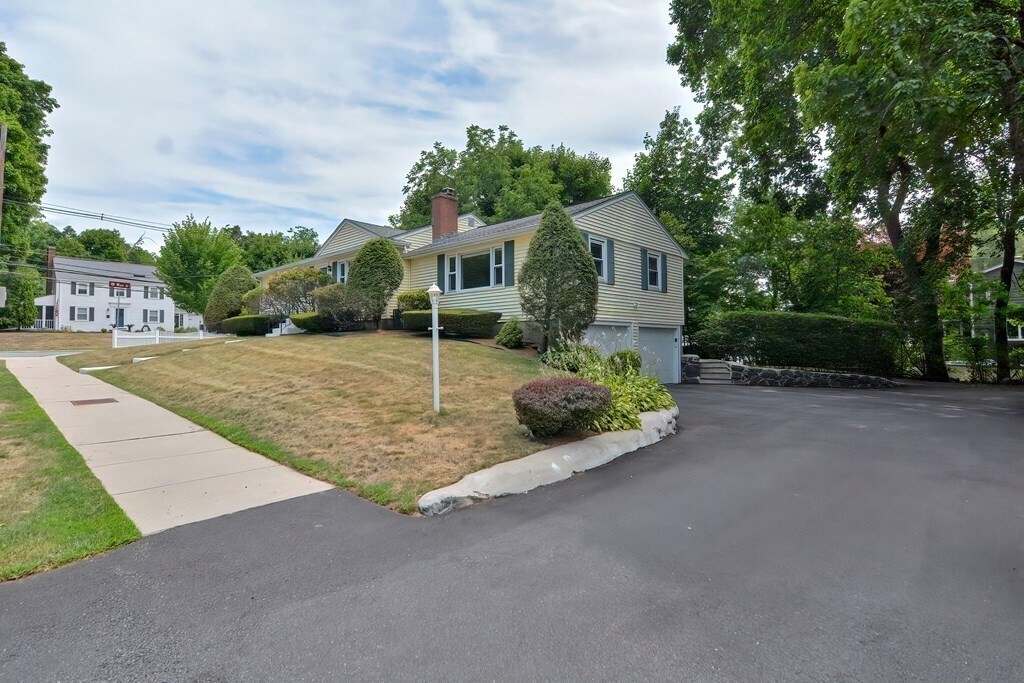 4 Edgemont Ave, Reading, MA 01867 House for Rent in Reading, MA