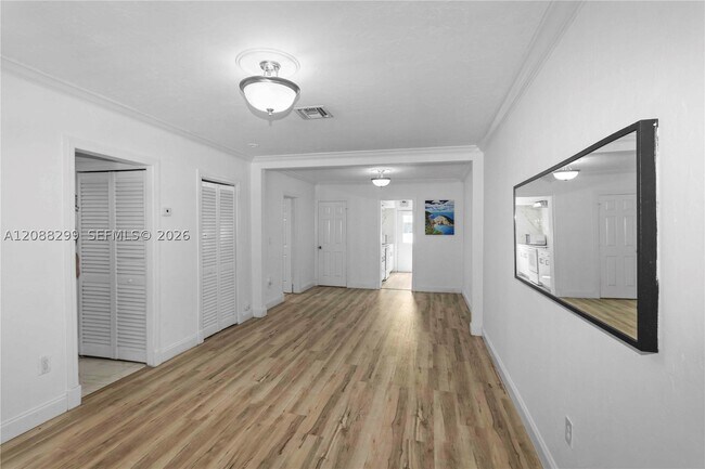 Building Photo - 2530 SW 27th St