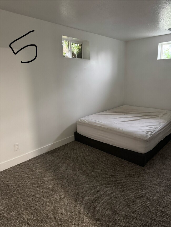 Dormitorio 5 - 883 E Sego Lily Dr