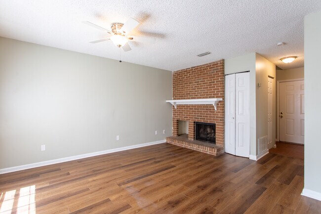 Building Photo - 109 Brookwood Pl