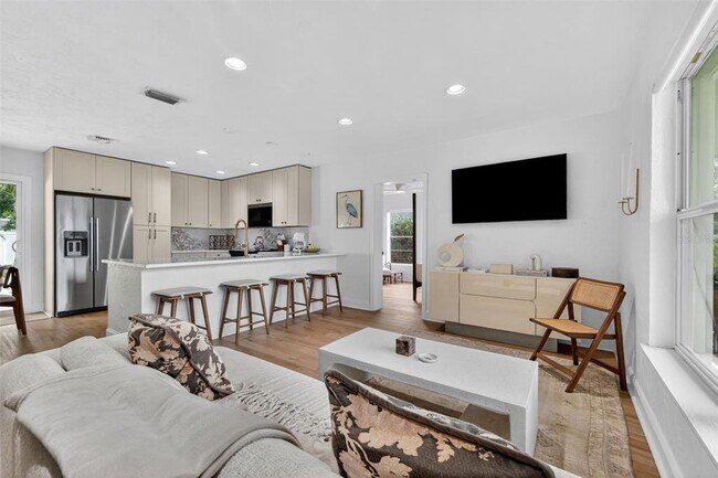 Foto del edificio - 637 41st Ave NE