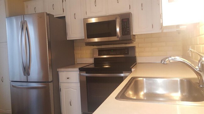 Building Photo - 3246 Bolgos Cir