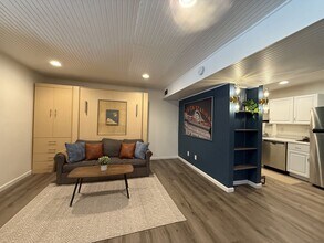 Building Photo - 5300 E Cherry Creek S Dr