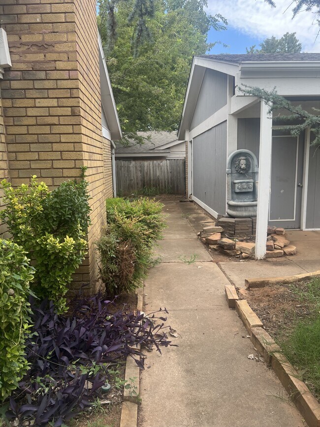 Building Photo - 12509 Clarence Ct