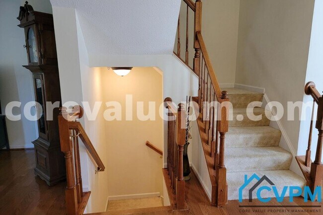 Foto del edificio - 8511 Pine Meadows Dr