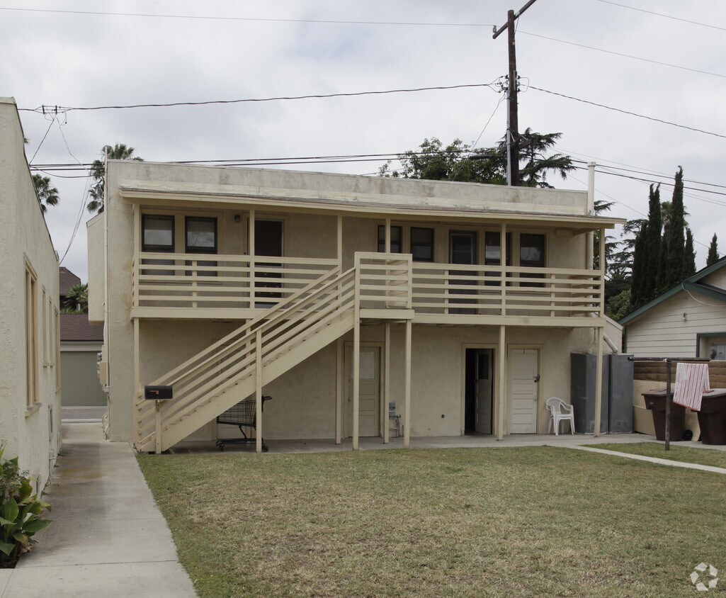 Building Photo - Hacienda Court