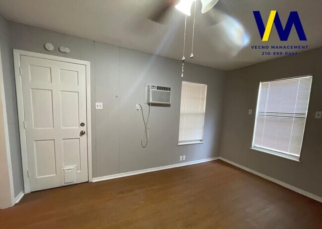 Building Photo - 9871 Menchaca Rd