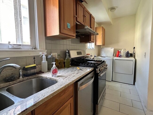 Building Photo - 57 Judson St