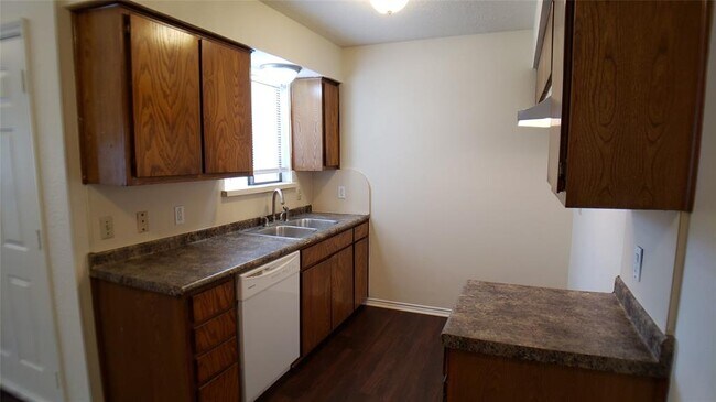 Building Photo - 3133 Tudor Ln