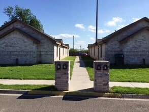 Building Photo - 10 E Quail St