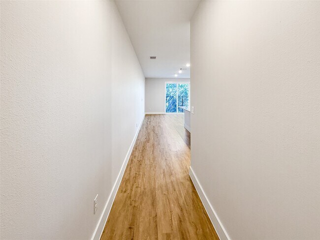 Foto del edificio - 5609 Mobeetie Lp