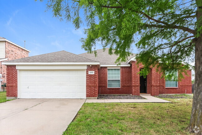 Building Photo - 1203 Hampton Dr