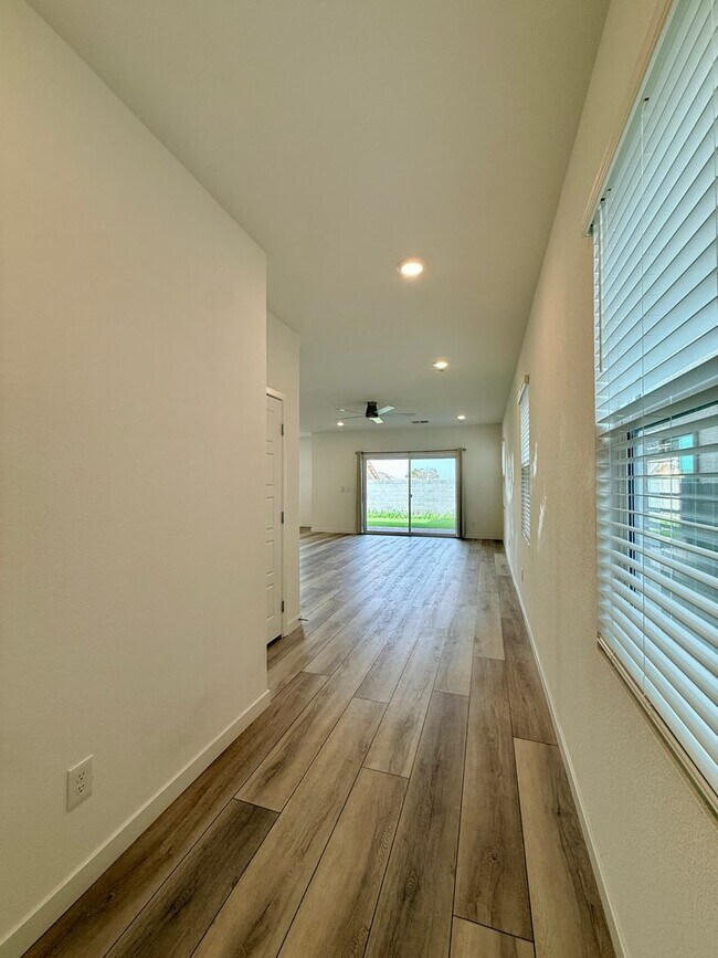 Building Photo - Beautiful Spring Valley Lennar Home-Make it yours today!