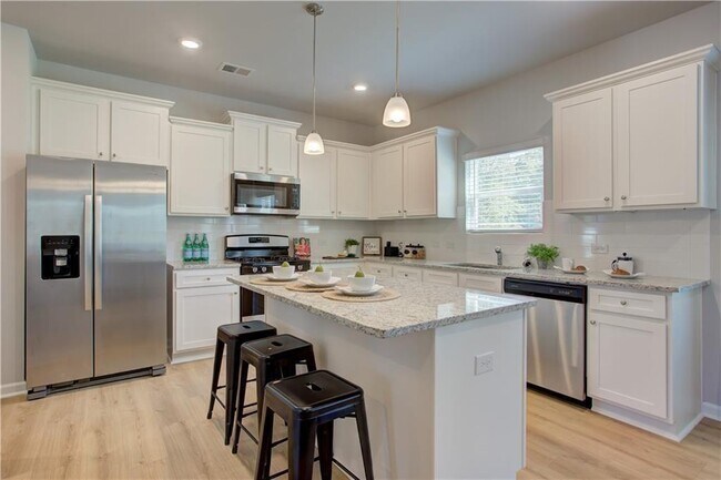 Foto del edificio - 715 Clark Lake Estates Dr