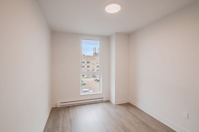 Building Photo - 9675 Av. Papineau