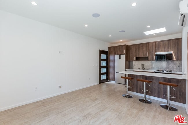 Building Photo - 8012 Zeus Dr