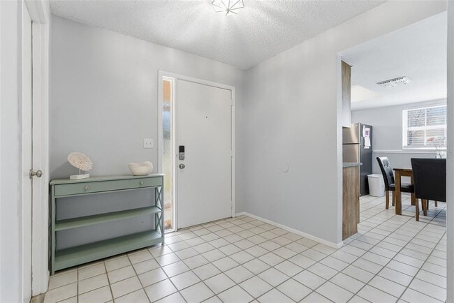 Building Photo - 526 Belmist Ct