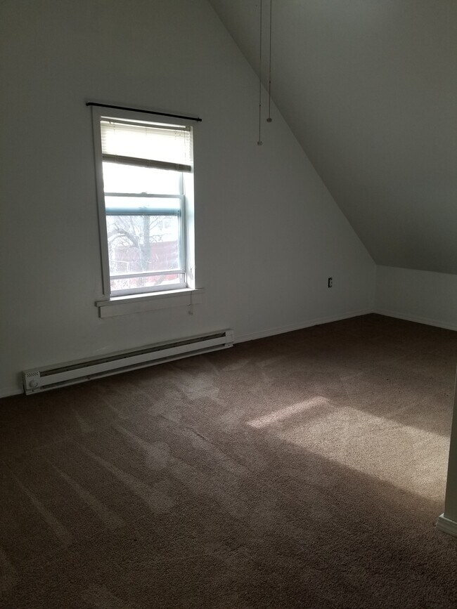 15448 Calcutta Ave Unit Spacious 1BR, Cleveland, OH 44110 Apartments