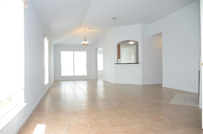 Building Photo - 17003 Lolly Ln