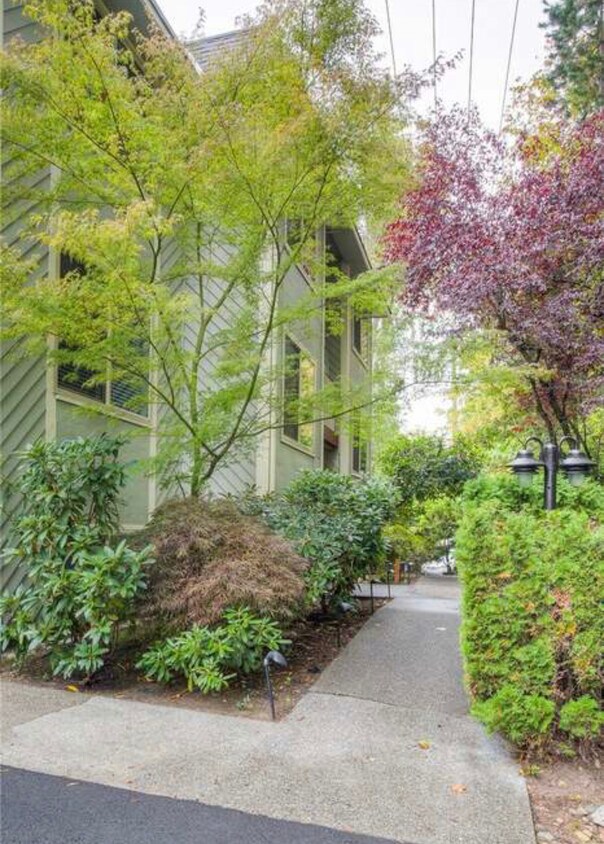 Foto principal - 9506 Ravenna Ave NE