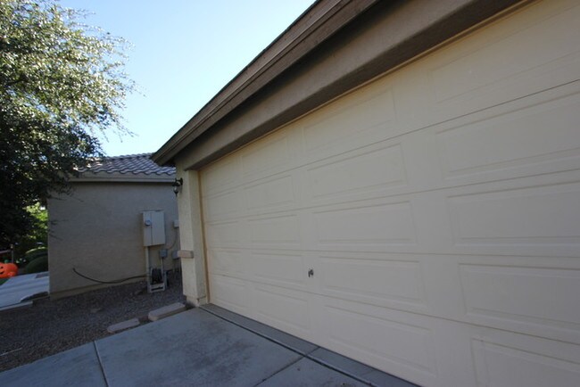 Building Photo - Beautiful home resting in the East Valley