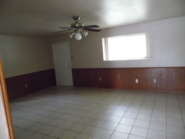 Foto del edificio - 216 Bastrop St