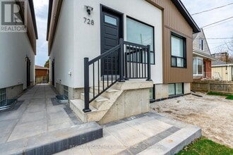 Building Photo - 728 11th Ave