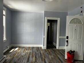 Building Photo - 79 Ravine Ave