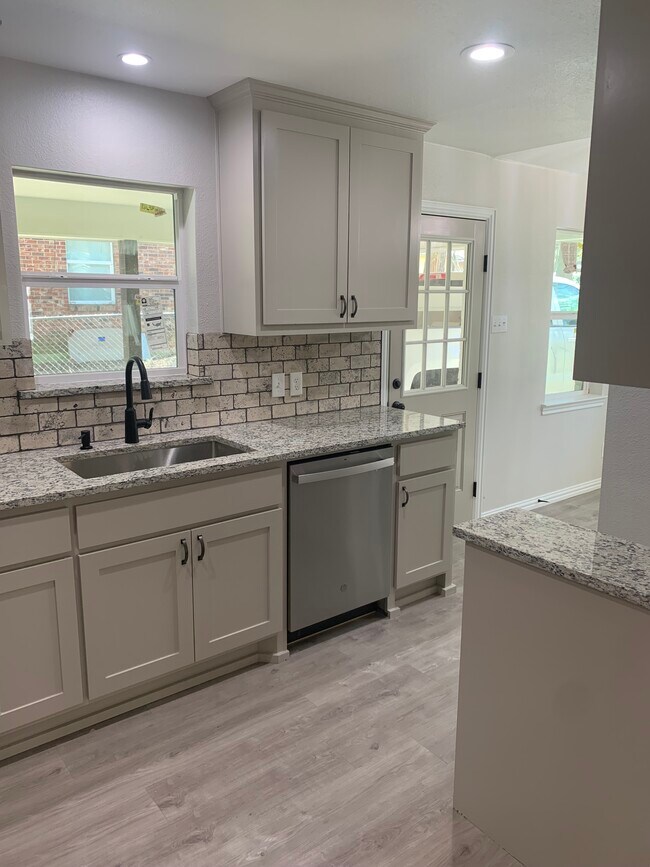 Foto del edificio - 402 N Monroe St