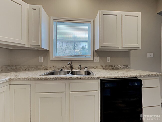 Foto del edificio - 1096 Tomahawk Pl