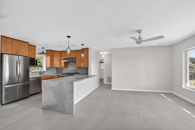 Foto del edificio - 467 NE 31st St