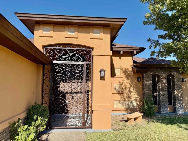 Building Photo - 420 Sabal Loop