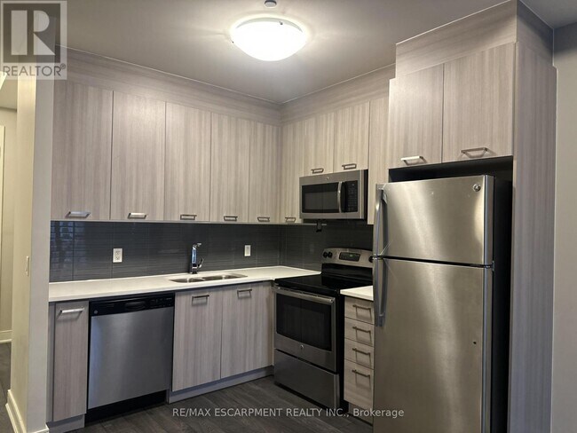 Photo du bâtiment - 150 Main St E