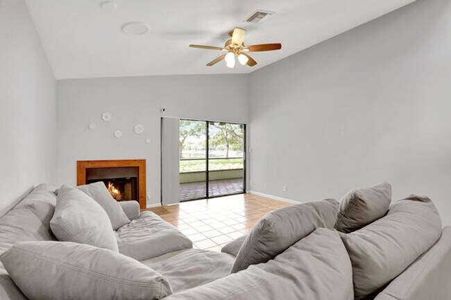 Foto del edificio - 22312 Whistling Pines Ln