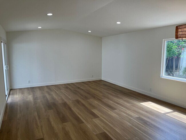 Foto del edificio - Remodeled Cupertino Gem in Top-Rated School District!