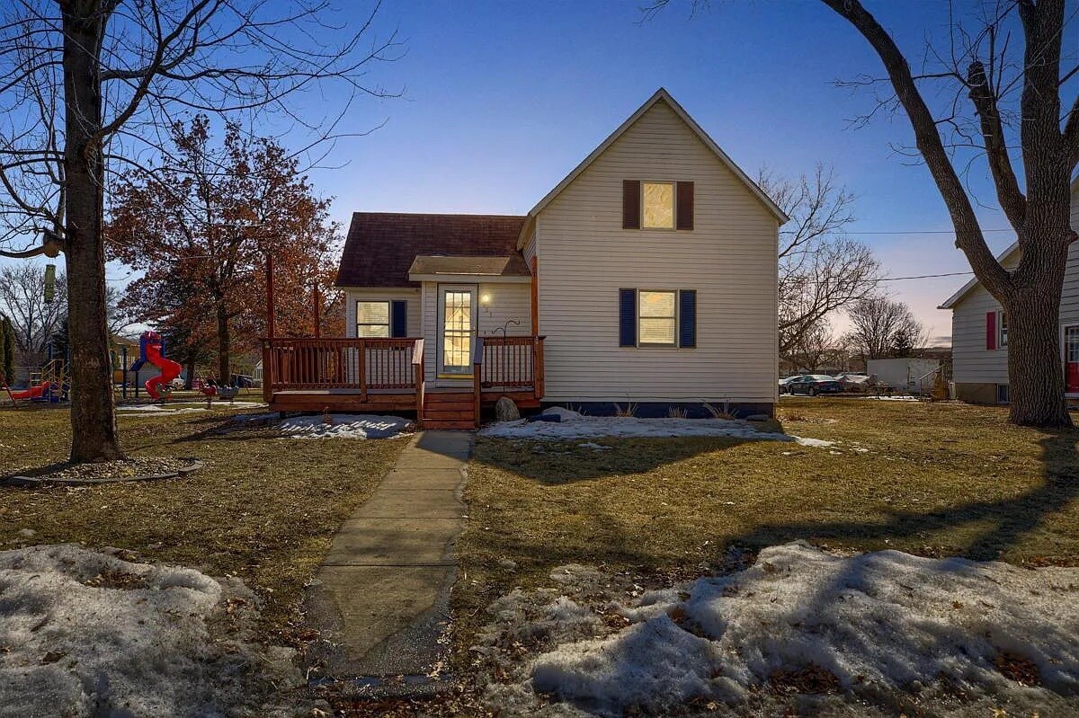 523 2nd St NE, Blooming Prairie, MN 55917 House for Rent in Blooming