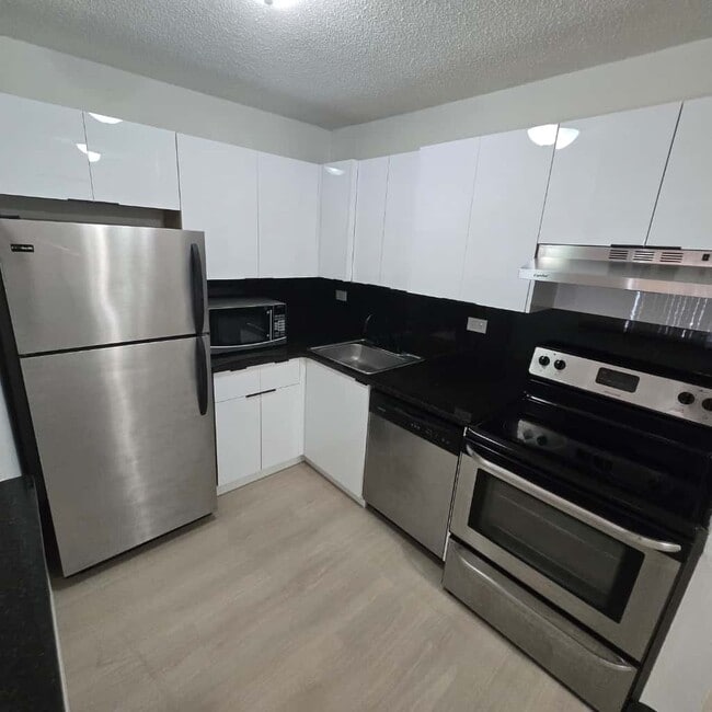 Foto del edificio - 6935 NW 179th St