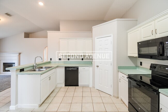 Foto del edificio - 6172 Alpenrose Ave